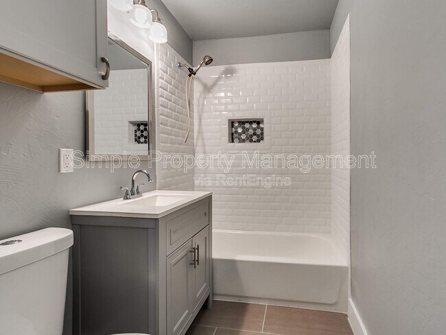 Building Photo - 4326 N Blackwelder Ave