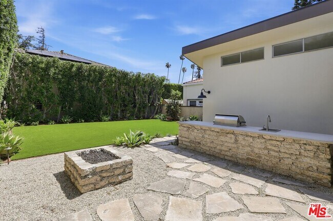 Building Photo - 444 S Windsor Blvd