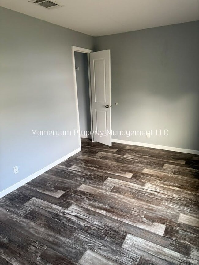 Building Photo - 16112 La Bella St