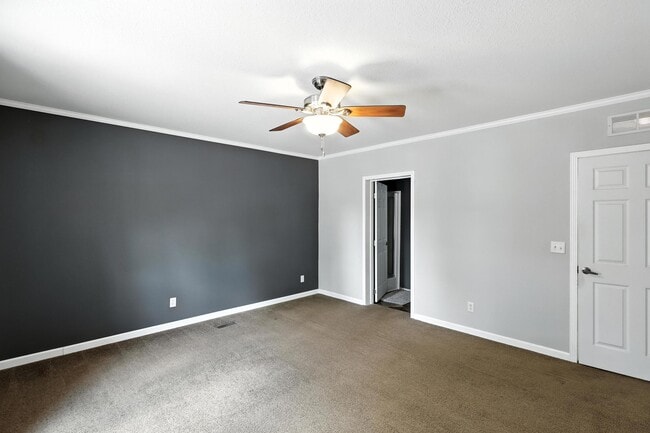 Building Photo - 13 Carlitos Ln