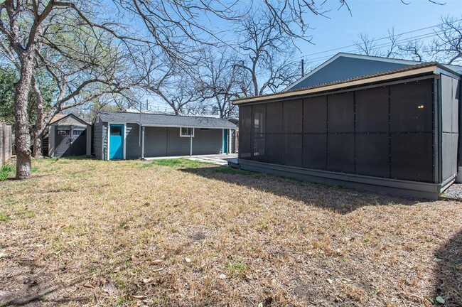 Building Photo - 1104 Bouldin Ave