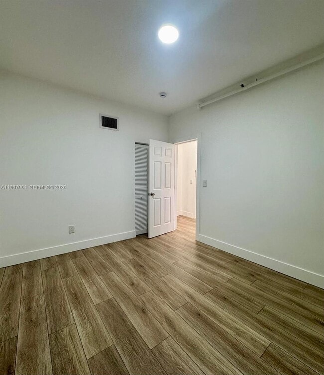 Building Photo - 842 Himmarshee St