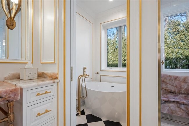 Building Photo - 919 Hill Rd