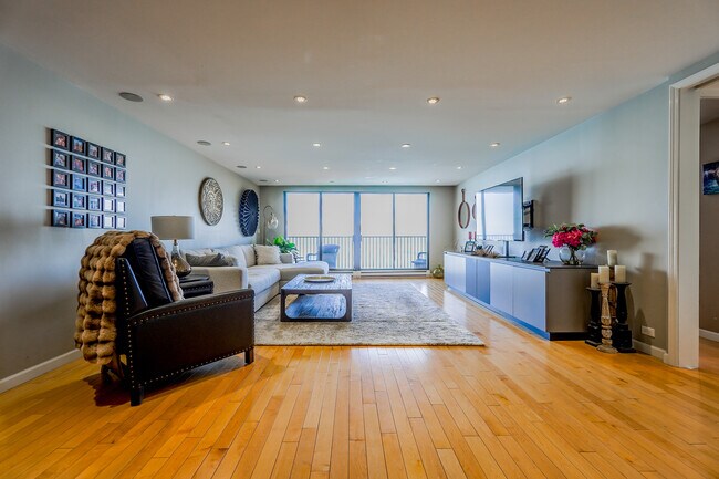 Building Photo - 1212 N Lake Shore Dr