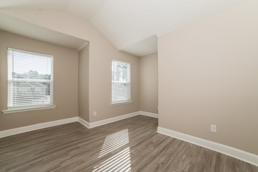 Building Photo - 5195 Howell Ct