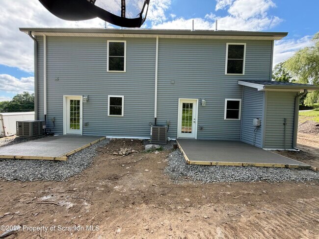 Building Photo - 1068 Lakeland Dr