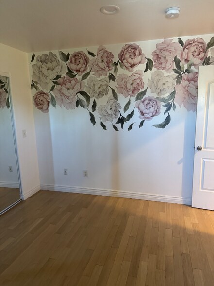 Building Photo - 15053 Victory Blvd