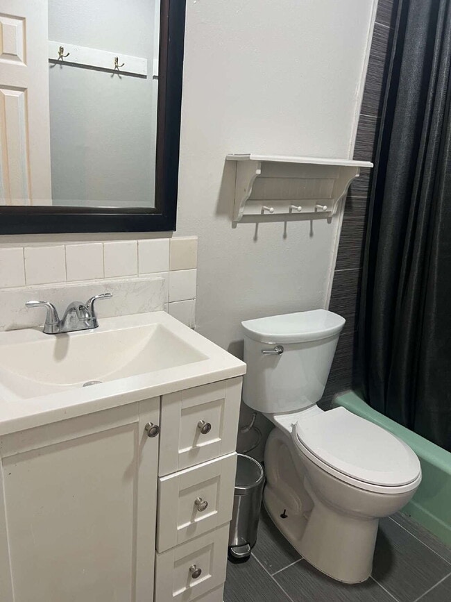 Building Photo - ½ OFF First Month's Rent! Updated Apartment in a Prime Central Las Vegas Location