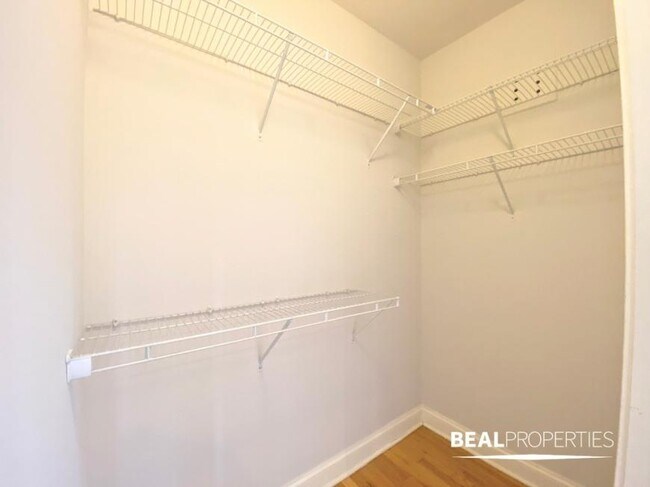 Building Photo - 1 bedroom in CHICAGO IL 60647