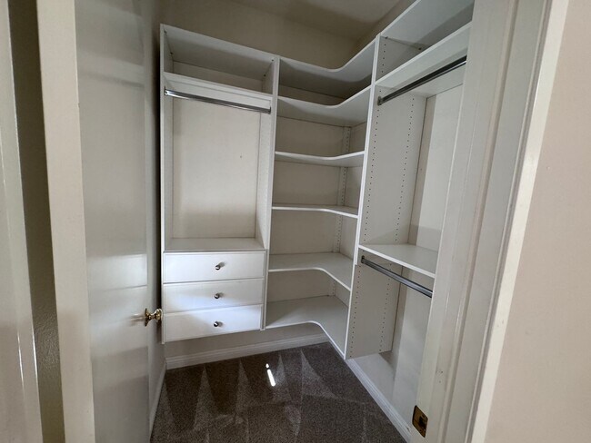 Building Photo - Beautiful 3 Bedroom, 2 1/2 Bath Condo, In Riverside