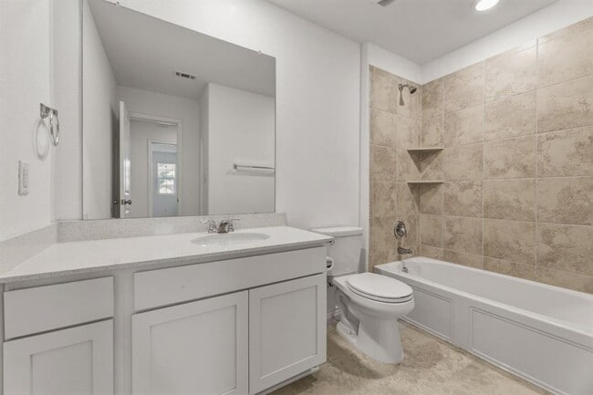 Building Photo - 913 Legends Ln