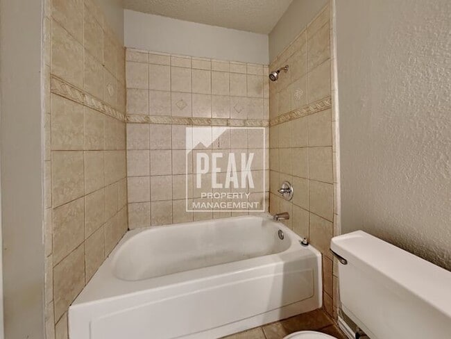 Building Photo - Beautiful 3Bed/2Bath Home ready for a JULY...