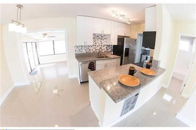 Building Photo - 4108 SW 21st St