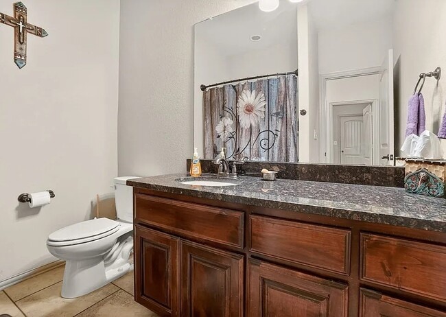 Building Photo - Comfy 3 Bed/2 Bath Midland Home with all appliances, backyard, attached garage, 6 min to grocery ...