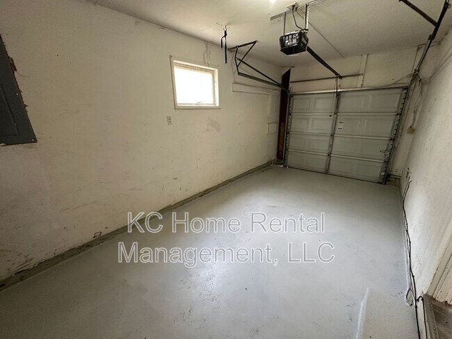 Building Photo - 7309 E 111th Terrace