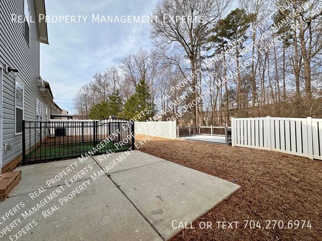 Building Photo - Spacious 5BR/3BA Home located in Charlotte!