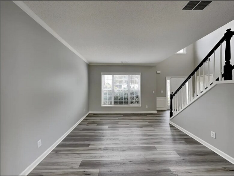 Building Photo - 3015 Donamire Ave NW