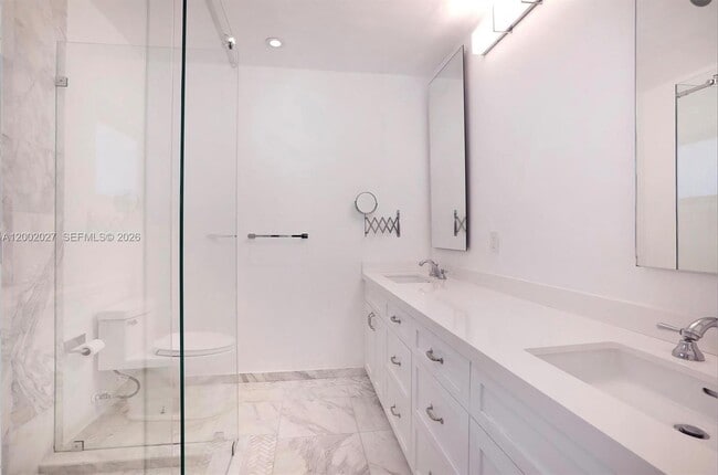 Building Photo - 815 Valencia Ave