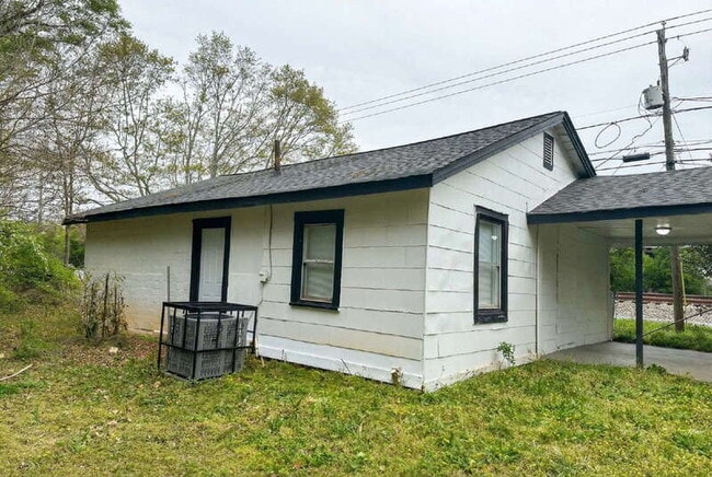 Building Photo - 730 Searcy Ave
