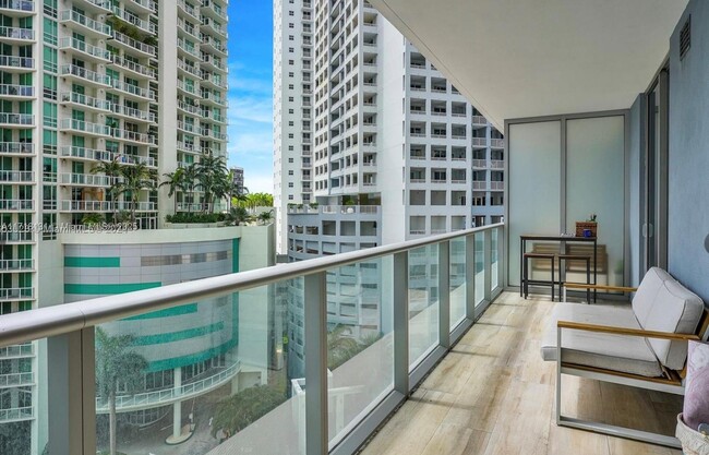 Building Photo - 1300 Brickell Bay Dr