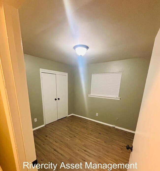 Building Photo - Charming Duplex Near University of Memphis!!!!! HABLAMOS ESPANOL!!!!!!!!