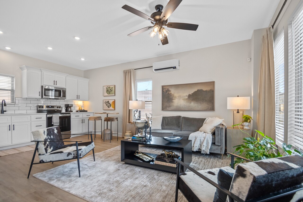 Building Photo - 111 W 4th St