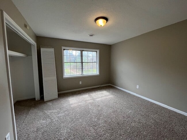 Building Photo - Renovated 4 Bedroom 2 Bath Home For Rent!