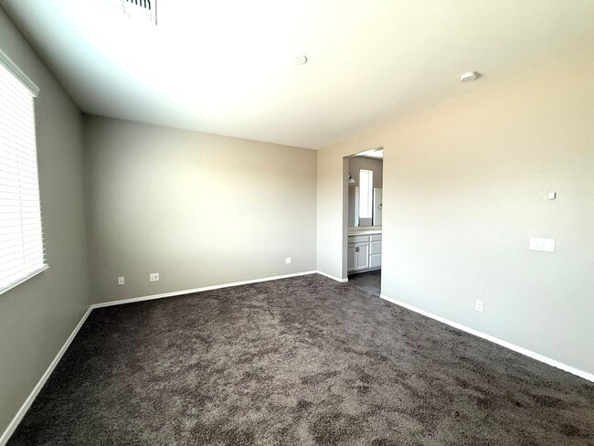 Building Photo - Beautiful 3-Bedroom Home for Rent in Saddl...