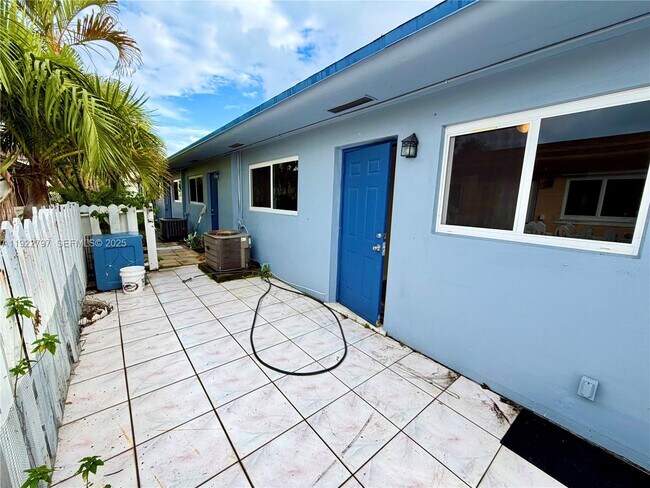 Building Photo - 1821 N 17th Ct