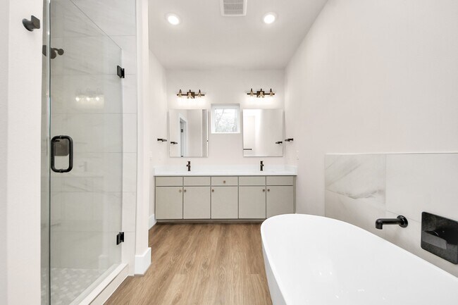 Building Photo - 783 Mansfield St