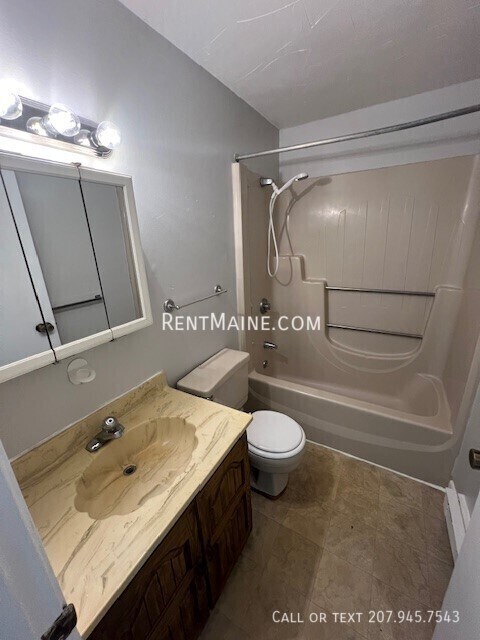 Building Photo - 202 Main Rd