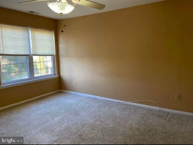 Building Photo - 15 Neville Ct