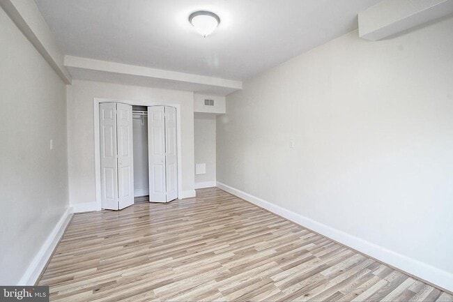 Building Photo - 42 Victoria Square