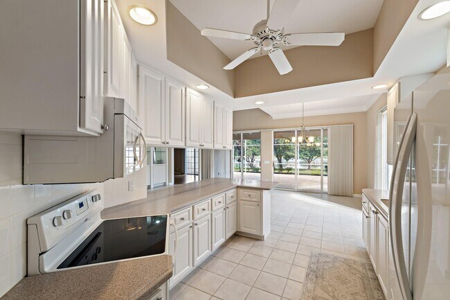Building Photo - 8120 SE Paurotis Ln