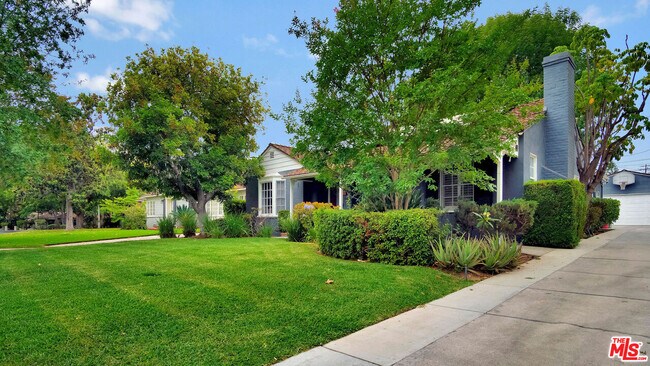 Building Photo - 2545 Sycamore Dr