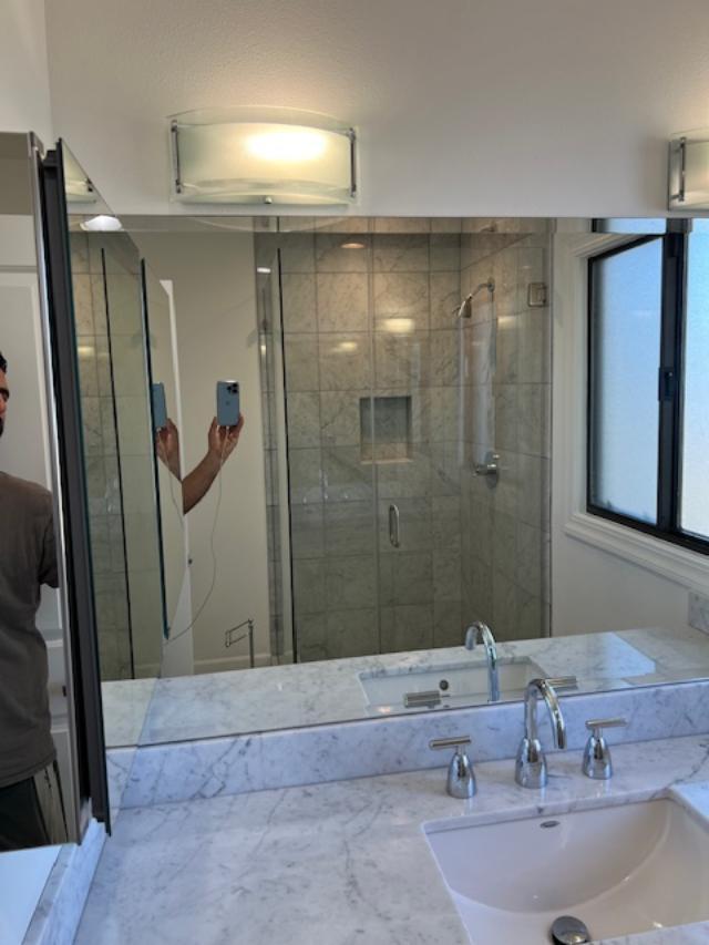 Upstairs bathroom - 2812 Anchor Ave