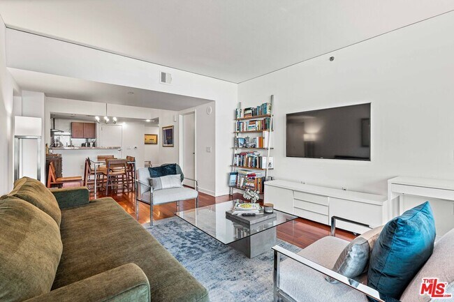 Building Photo - 13650 Marina Pointe Dr