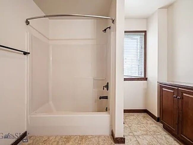 Building Photo - Cute House, Large Yard