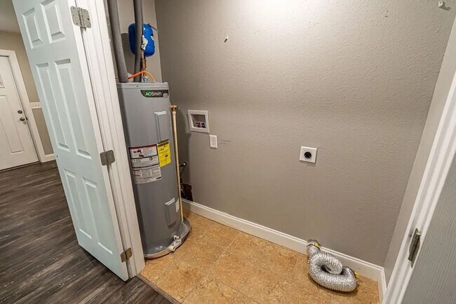 Building Photo - Eastern Eight- Bristol, VA- SFH