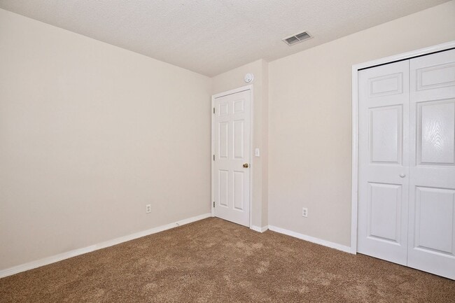 Building Photo - Spacious 3/2 Home with a 2 Car Garage Located in Lake Crescent Pines - Clermont