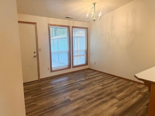 Building Photo - 2538 NE Norton Ct