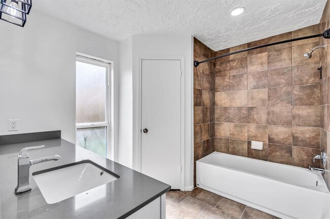 Building Photo - 2402 Blue Mist Ct