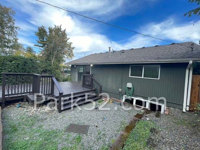 Building Photo - North Tacoma 4 Bed 2 Bath Single Family Home