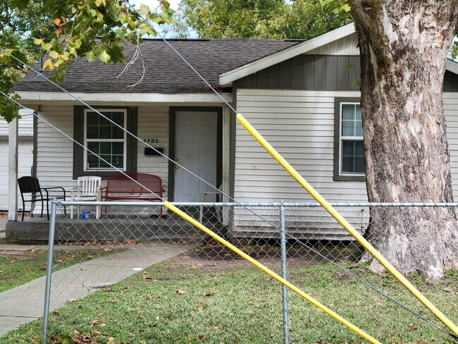 Building Photo - 6702 Locust St