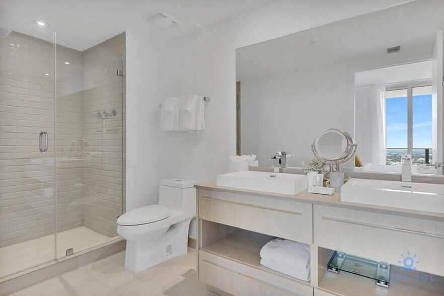 Building Photo - 4010 S Ocean Dr