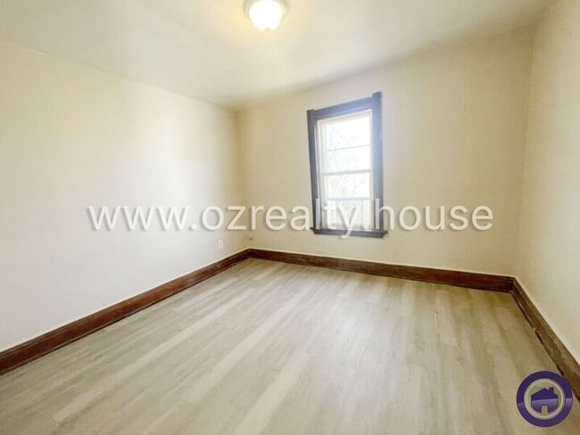 Building Photo - 1031 N Michigan St