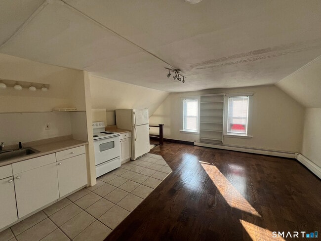 Building Photo - 73 Center St