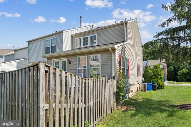 Building Photo - 12300 Sweetbriar Pl