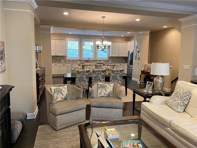 Building Photo - Large 3 Bed 3.5 Bath 2 Car Garage Townhous...