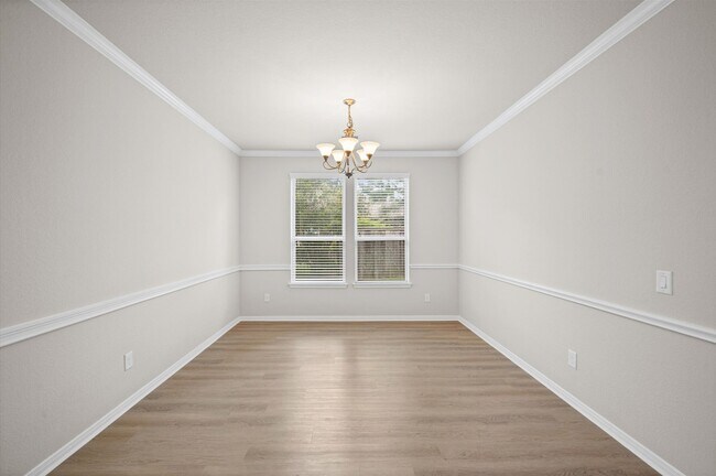Building Photo - 10 Log House Ct